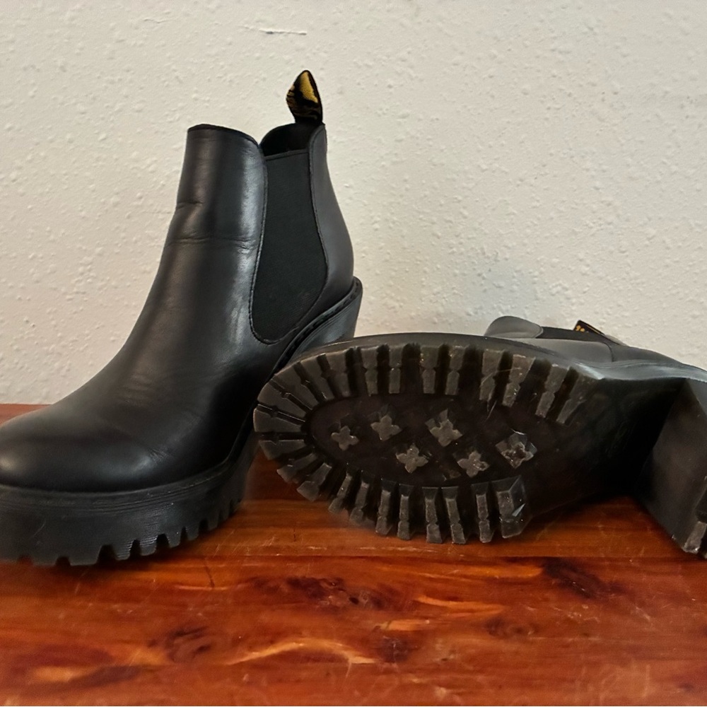 Dr. Martens Black Ankle Boots Rugged Leather